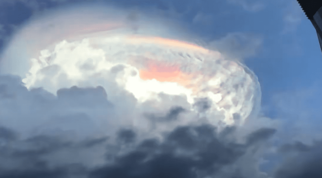 Странная активность света в облаках и другие аномалии(сборник)
