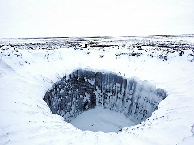 Ученые спустились в гигантскую воронку на Ямале
