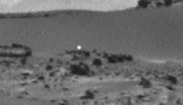 На фото с Марса обнаружили светящийся шарик