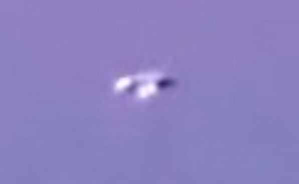 В Аризоне засняли на видео НЛО, в сопровождении вертолета