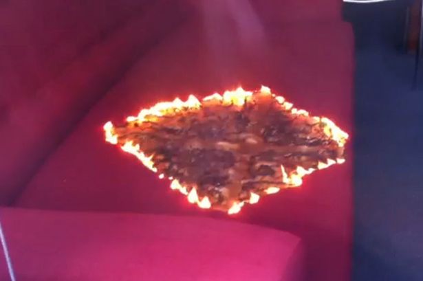 Огненный полтергейст выжег на диване дыру в виде квадрата