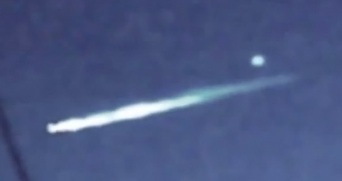 Над Калифорнией засняли падающий объект с НЛО