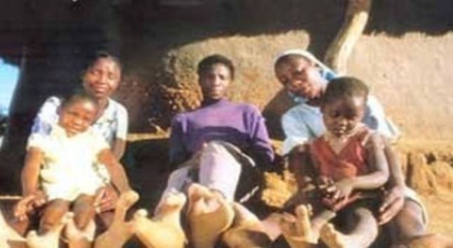 Африканское племя с ногами-клешнями