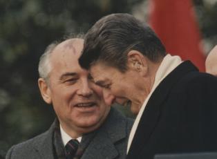Президент США Рейган предлагал Горбачеву вместе сражаться с пришельцами
