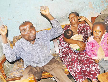Самый некрасивый угандиец стал отцом в восьмой раз