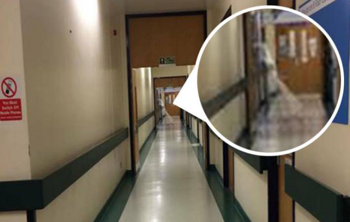 В коридоре английской больнице засняли привидение
