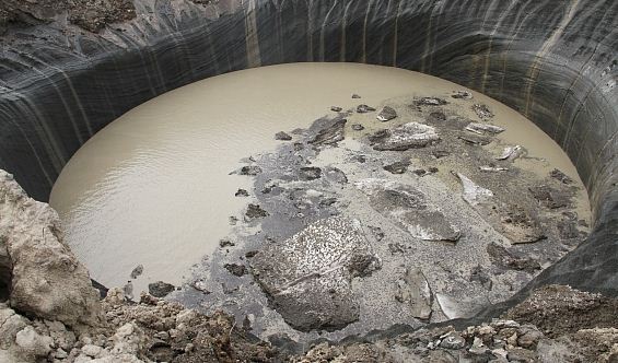 Бованенковская воронка превращается в обычное тундровое озеро