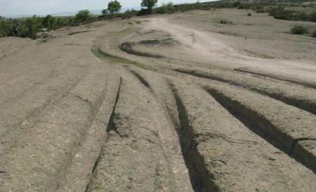 Российский геолог уверен, что древние колеи в Турции оставили...автомобили