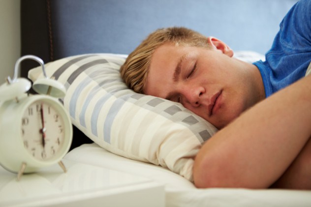 Ученые: люди стали умными благодаря недостатку сна