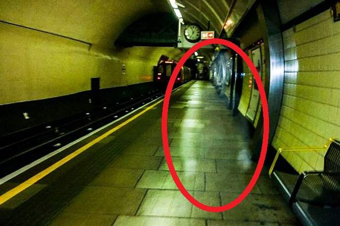 Британец утверждает, что заснял в лондонском метро призрак Черчиля
