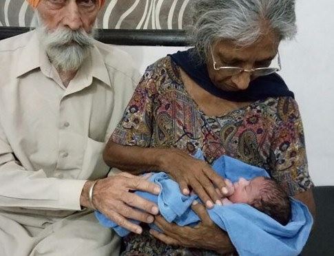 70-летняя индианка выносила и родила младенца