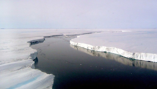 В Антарктиде обнаружили огромную трещину в крупном леднике