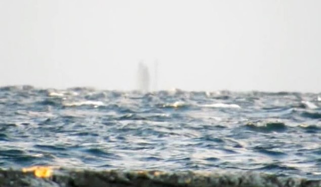 Странный объект заснят на озере входящем в систему Великих Озер в США