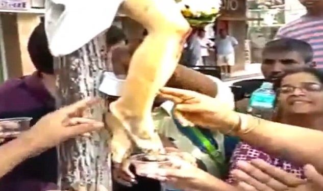 Верующие атаковали индийскую деревню из-за чуда с водой из ног статуи Иисуса