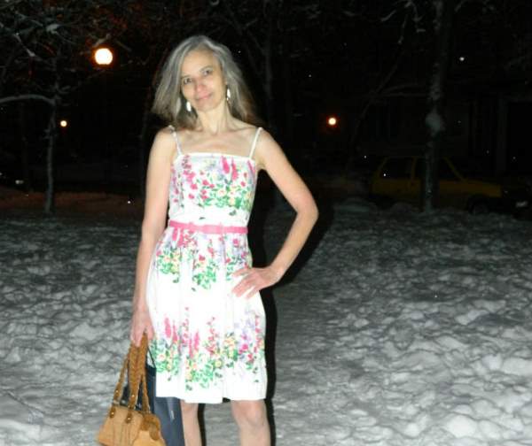 Жительница Тольятти всю зиму ходит в летней одежде и легкой обуви