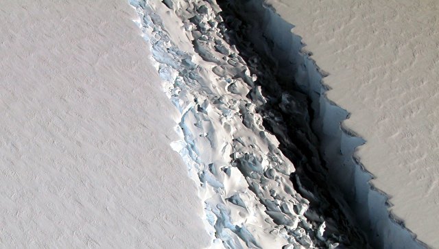 НАСА обнаружило огромную стокилометровую трещину в Антарктиде