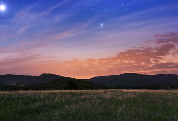 Ученые попытались объяснить случаи необычного свечения неба в ночное время