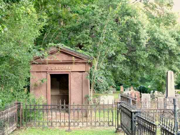 Жуткая история из Южной Каролины о девочке, заживо захороненной в склепе