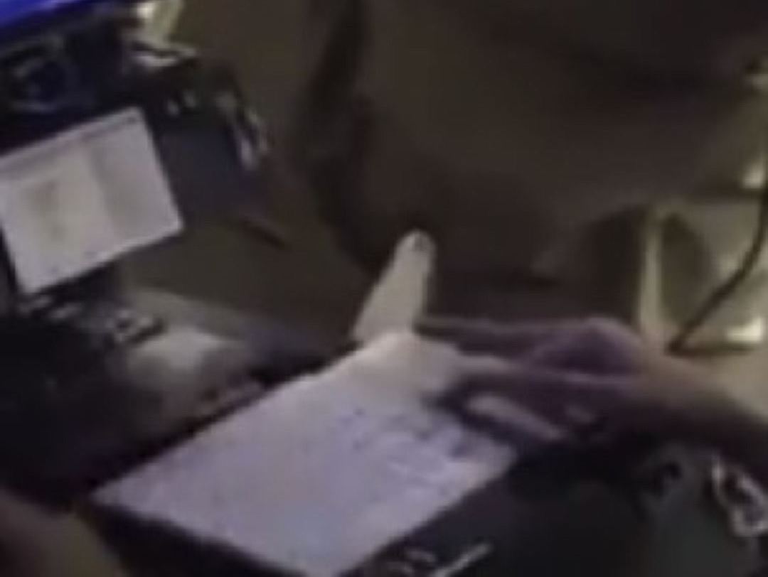 На видео от НАСА, снятом на борту летающей обсерватории, заметили странную руку. Инопланетянин?