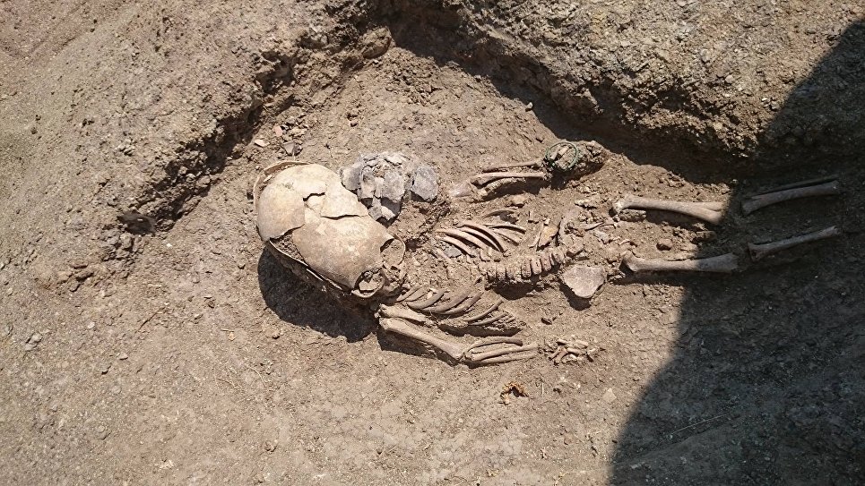 В Крыму нашли древнее захоронение маленького мальчика с сильно вытянутым черепом 