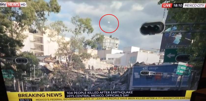 Уфологи разглядели НЛО в репортаже о землетрясении в Мексике