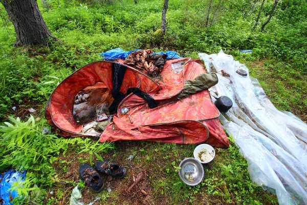 На Сейдозере нашли две разорванные палатки с едой, одеждой и посудой, но без людей