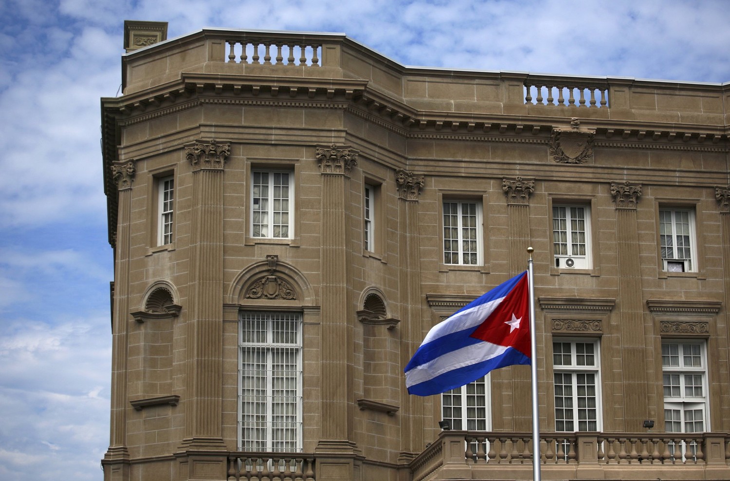 Внешнеполитическая мистика. США высылают кубинских дипломатов из-за «акустического оружия» 
