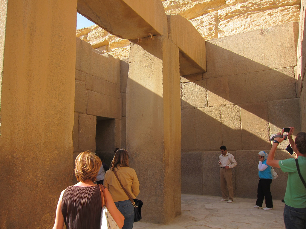 Необычные мегалитические и "изогнутые" камни в египетском Храме Хефрена 