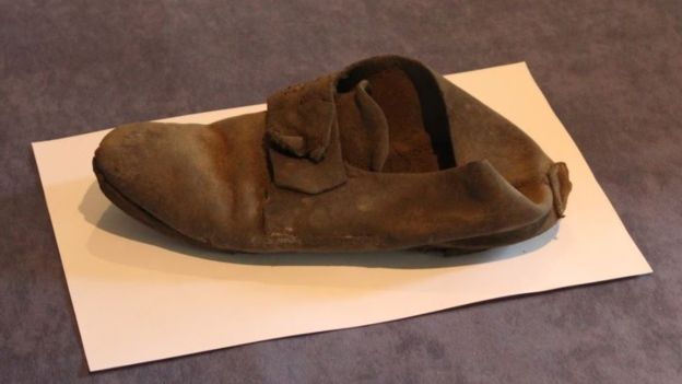 Всего сто лет назад британцы прятали в стенах своих домов обувь, чтобы уберечься от зла 