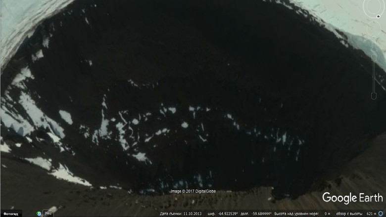 Исследователь Валентин Дегтерев возможно нашел на фото Антарктиды легендарный вход в подземный мир  S31577535