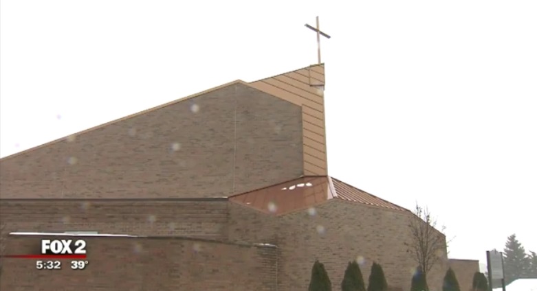 В Мичигане мужчина ночью расстрелял церковь, уверяя, что там укрываются рептилоиды 