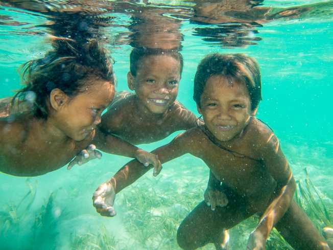Индонезийские «люди-рыбы» имеют мутацию, которая позволяет им находиться под водой несколько минут