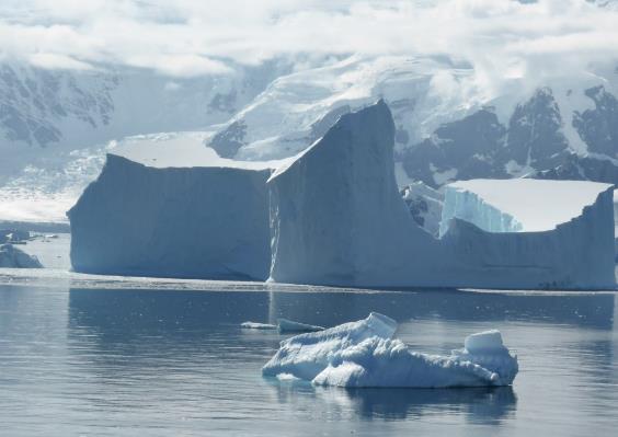 Льды Антарктиды тают с катастрофической скоростью, не имеющей аналогов в истории