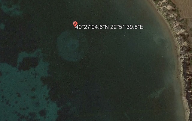 У берегов Греции с помощью Google Earth обнаружили загадочный круглый объект. Затонувший НЛО?