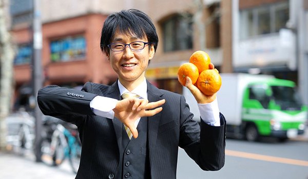 Японский профессор уже 8 лет питается одними фруктами и говорит, что это превратило его в 
