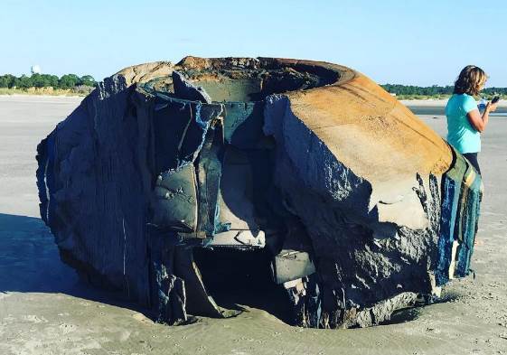 На берег Южной Каролины выбросило загадочный крупный объект