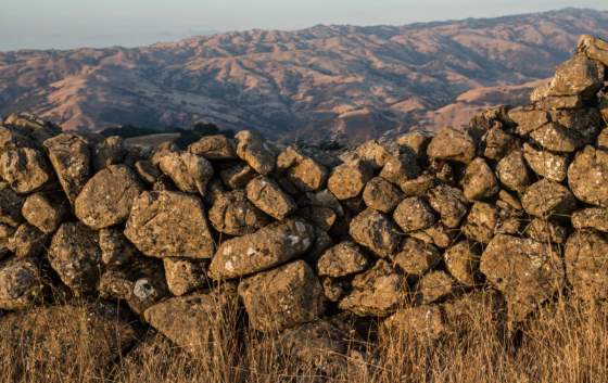 Загадка древних каменных стен Калифорнии