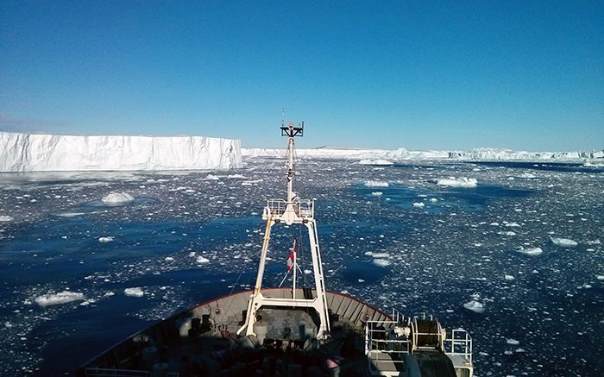Подо льдами Антарктиды обнаружили загадочный мощный источник радиации
