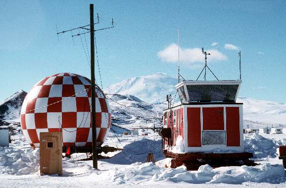 На станции в Антарктиде загадочно погибли два американца