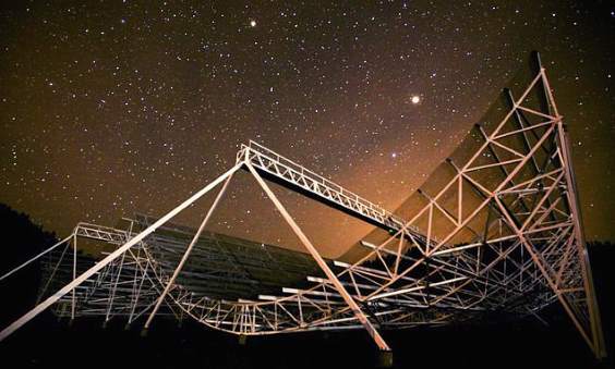 Загадочные сигналы пришли из галактики на расстоянии 1,5 миллиарда световых лет от Земли