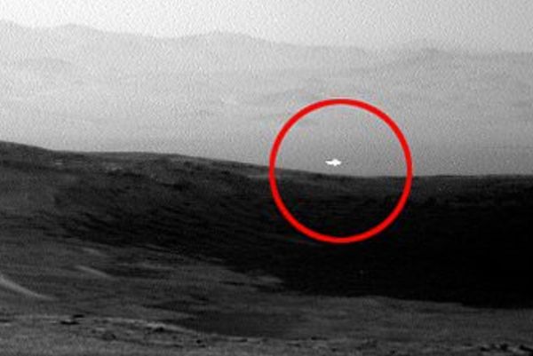 На Марсе снова засняли странный белый огонек