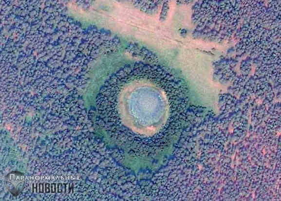 Новосибирские ученые обнаружили необычное озеро, похожее на кратер от метеорита