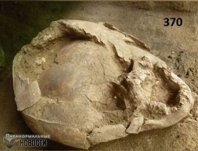 Археологов шокировало древнее захоронение детей в шлемах из человеческих черепов