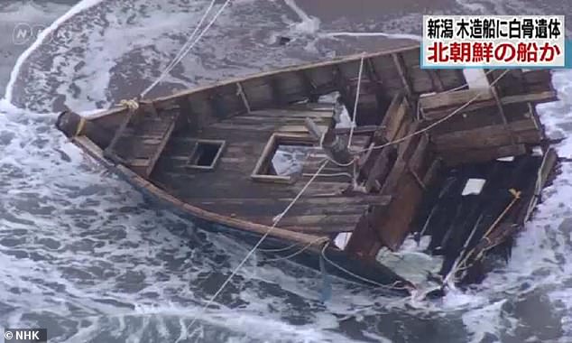 На берег Японии выбросило «лодку-призрак» с пятью человеческими скелетами