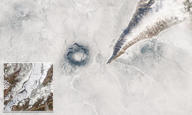 Ученые наконец разгадали тайну странных кругов на льду Байкала