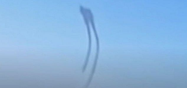 С борта самолета засняли «небесного кальмара» (+видео)