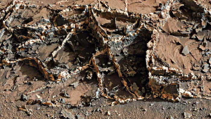 Странные структуры на фото с Марса похожи на руины здания