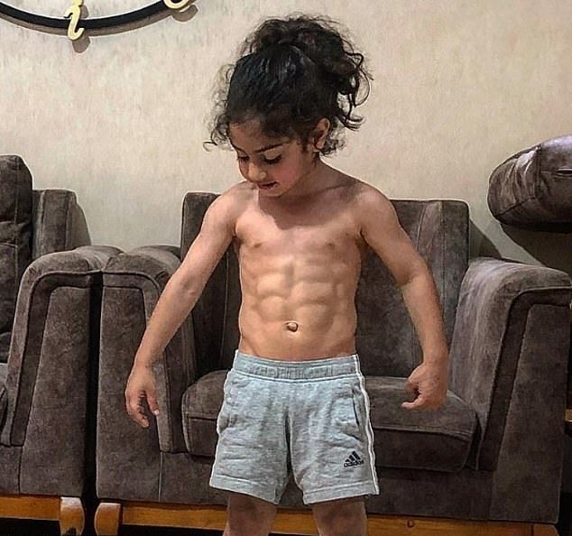 «Я не верю, это фотошоп!»: 6-летний мускулистый мальчик стал звездой Инстаграма