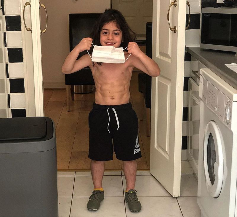«Я не верю, это фотошоп!»: 6-летний мускулистый мальчик стал звездой Инстаграма