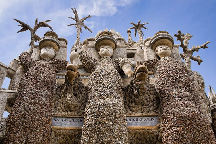 Странная история Шевальского замка, который был построен почтальоном, увидевшим необычный сон 